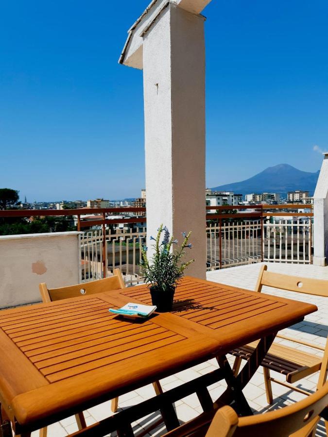 Appartement Renovated Loft With Vesuvio View Terrace à Scafati Extérieur photo