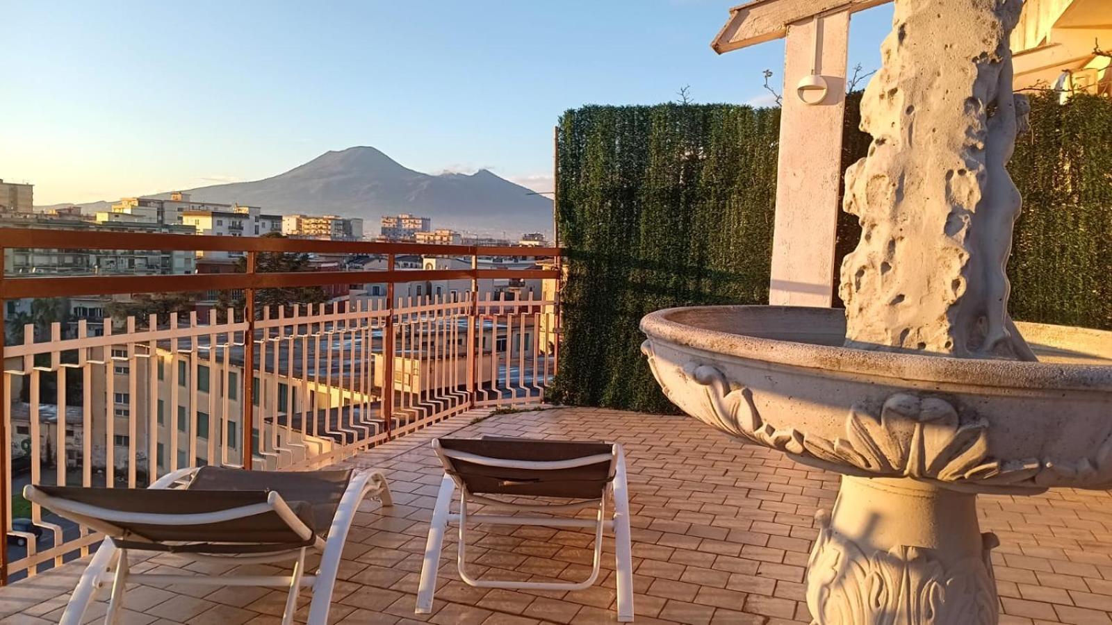 Appartement Renovated Loft With Vesuvio View Terrace à Scafati Extérieur photo